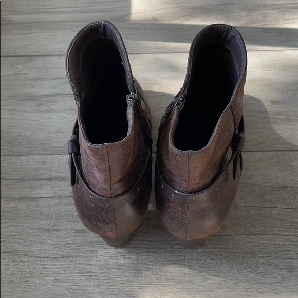 BareTraps ROMA bootie, size 10 - Picture 5 of 9